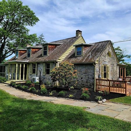 Downingtown Manor - 1900S Farmhouse With Creek Views Dış mekan fotoğraf