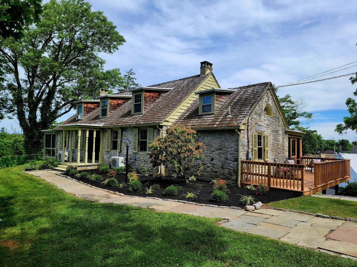 Downingtown Manor - 1900S Farmhouse With Creek Views Dış mekan fotoğraf