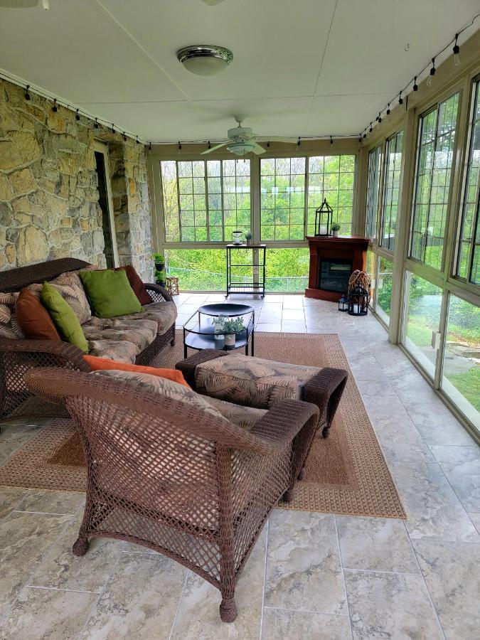 Downingtown Manor - 1900S Farmhouse With Creek Views Dış mekan fotoğraf