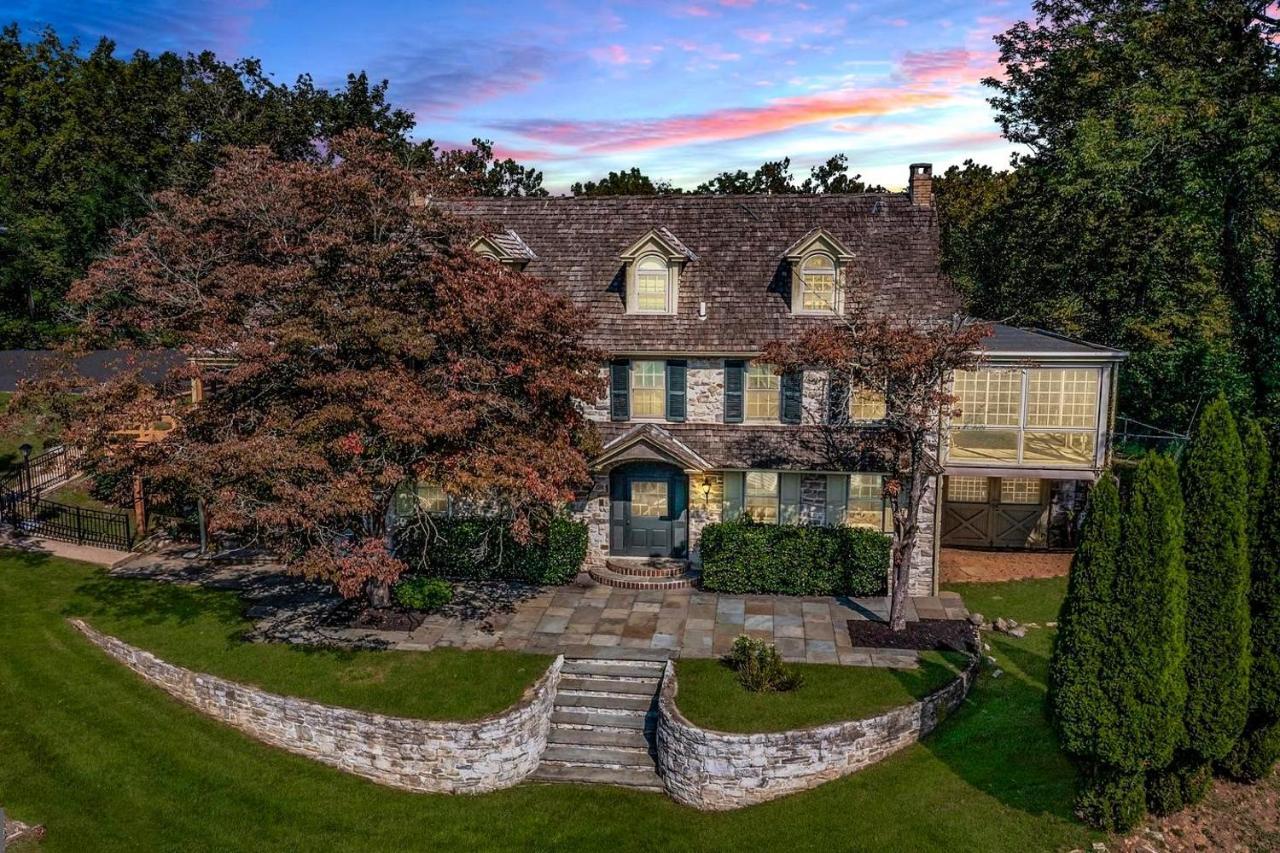 Downingtown Manor - 1900S Farmhouse With Creek Views Dış mekan fotoğraf